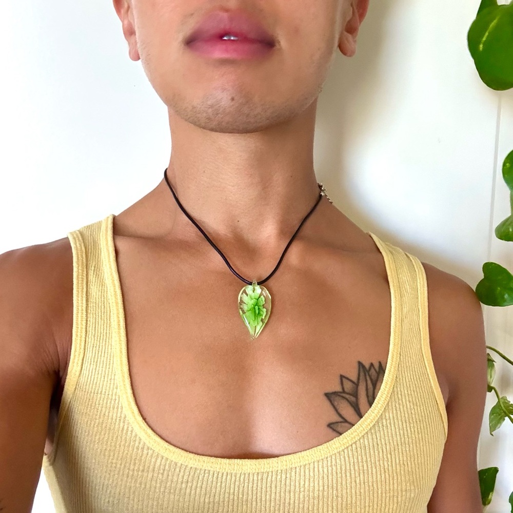 Vintage Green Leaf Glass Pendant Necklace